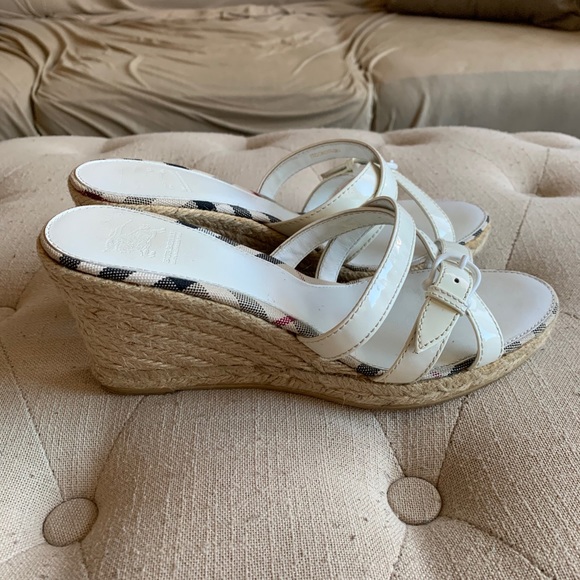 Authentic Burberry sandal. - Picture 2 of 6